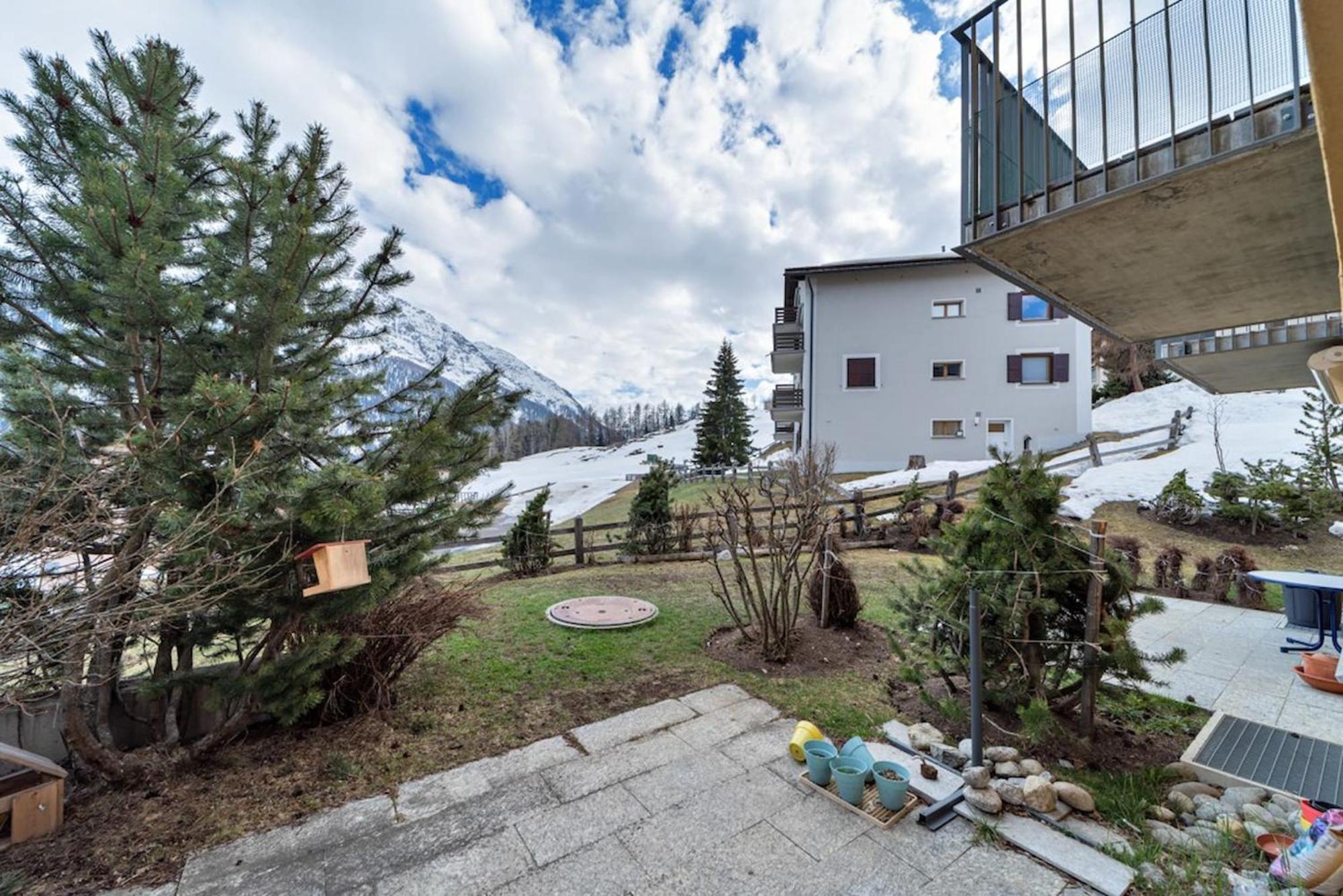 Chesa Ladina - Zuoz Apartman Kültér fotó